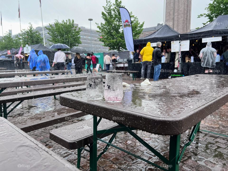 Vacation: Rainy day Craft Beer Festival in the city 