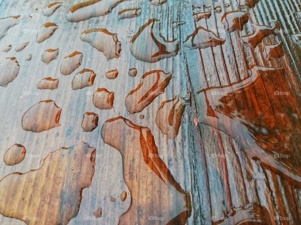 Drops of water on a wooden surface