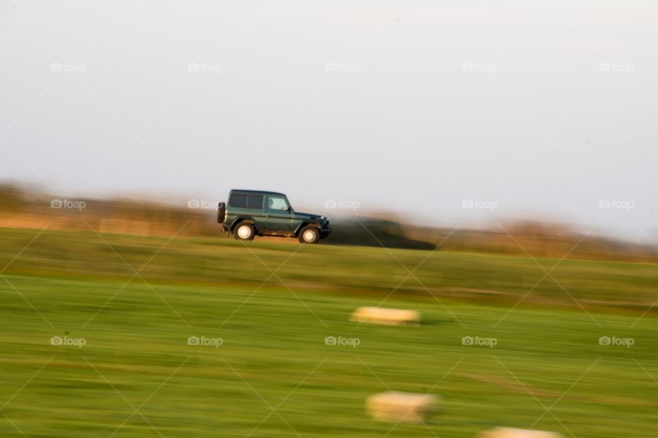 Capturing speed on a picture with a jeep 
