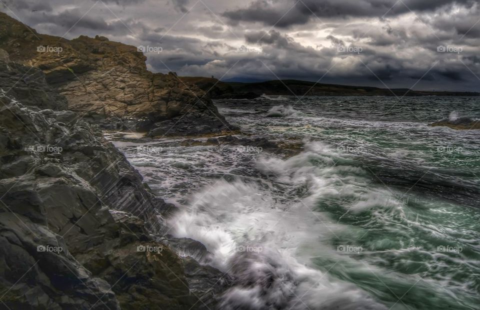 Surf to the rocky shore