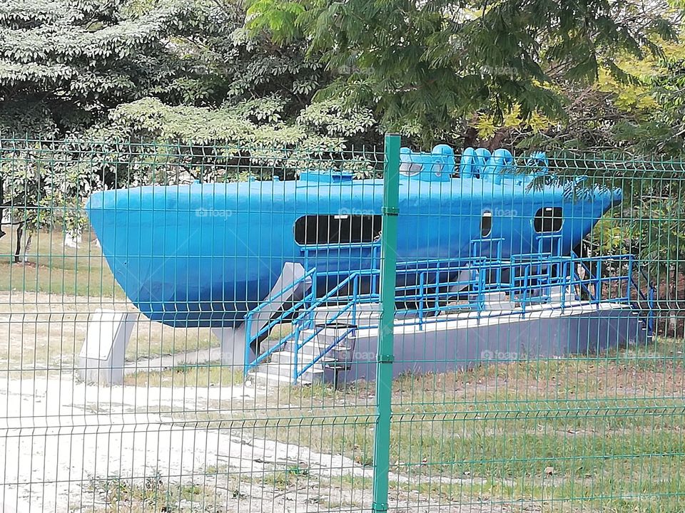 The blue submarine
