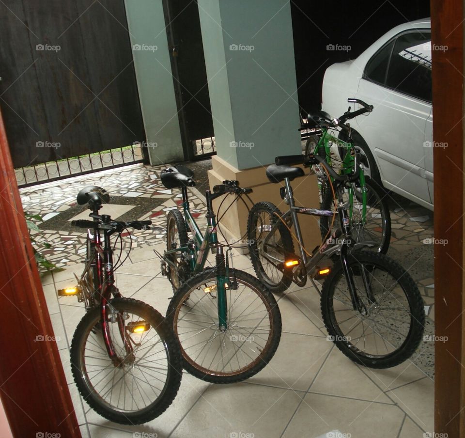 Las bicicletas de mi hijo y sus amigos