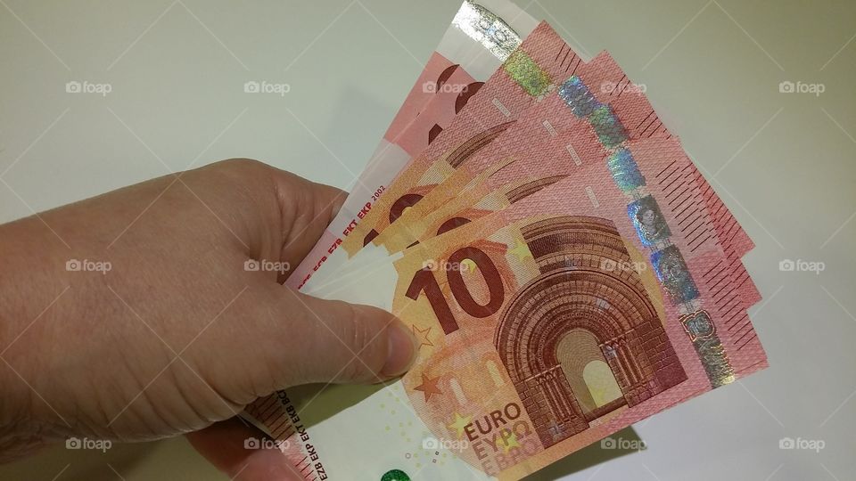 euro notes in hand