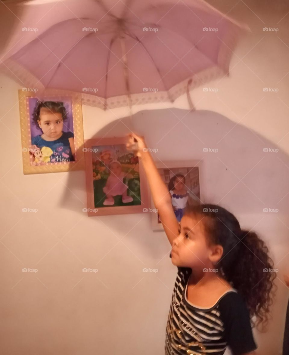 Editors'Choice Photo of week Criança fazendo posse de dançarina