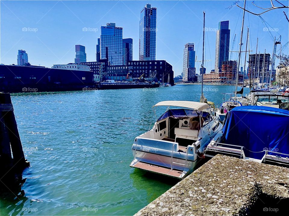 “Newtown Creek” by the “Pulaski Bridge” in “Long Island City”, Queens has it all: Fantastic views of three boroughs all around, central location and a variety of picturesque boats and ships. 2023. Hypnotic Productions