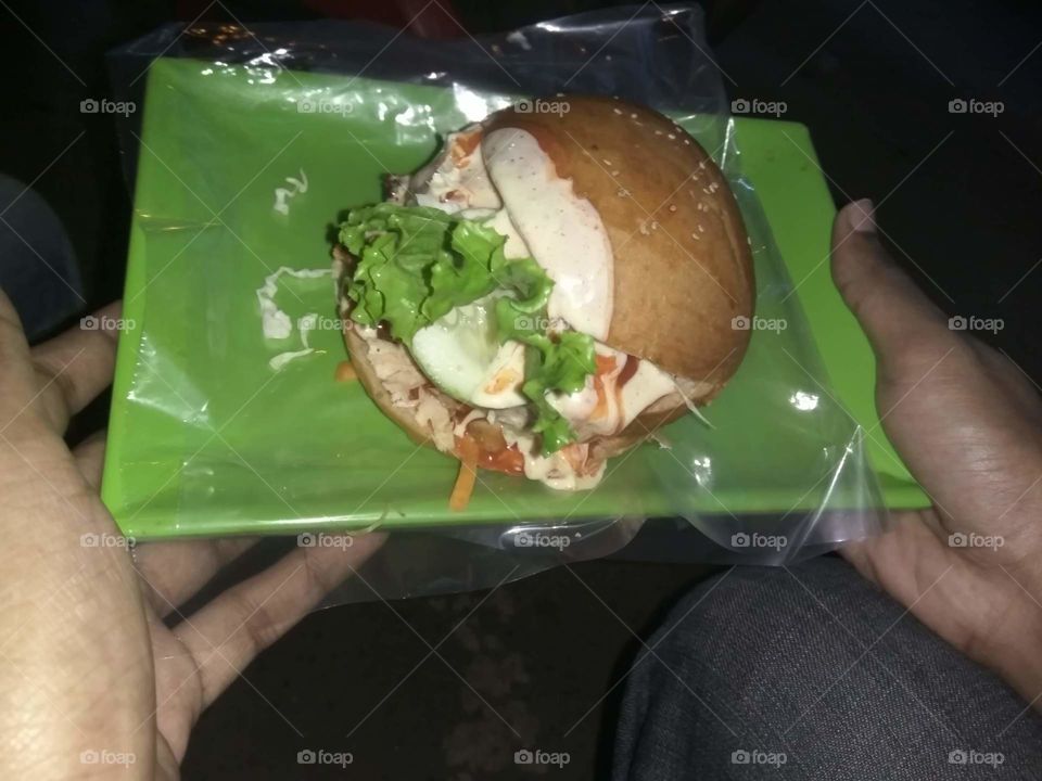 Burger besides road side