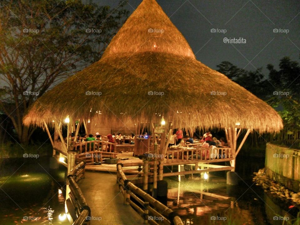 An Restaurant, Gubug Mang Engking - Ungaran. Night view