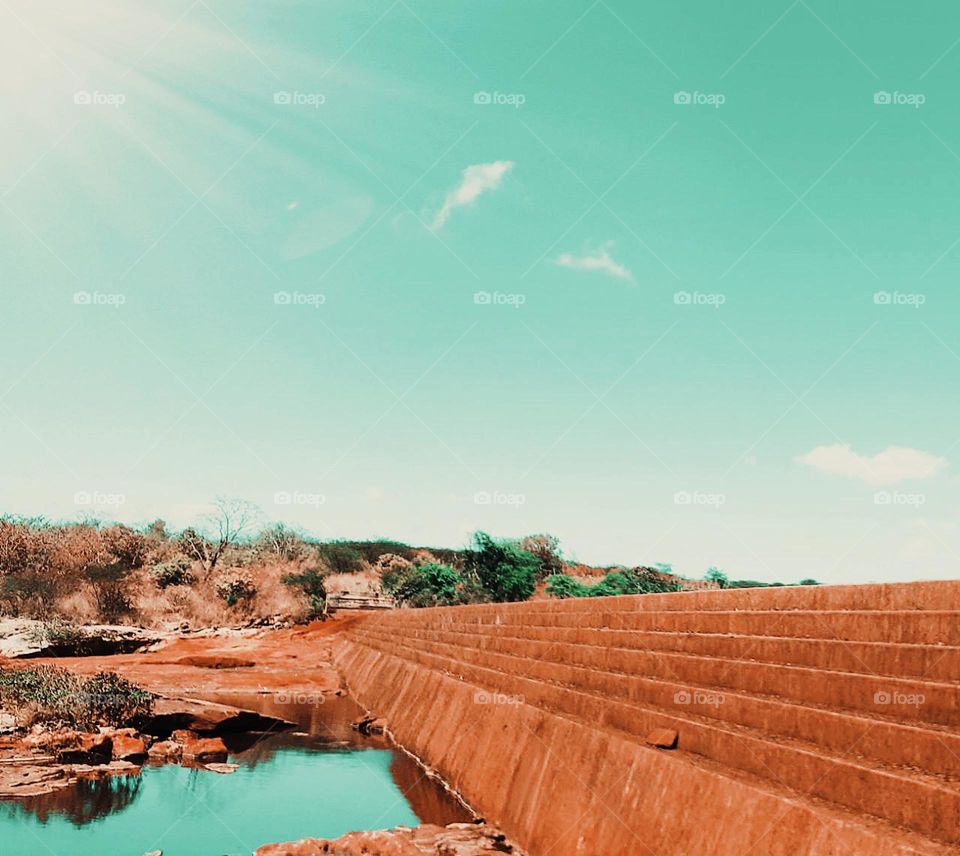 Barragem com seus degraus longos e quando está cheia a água escorre deixando ainda mais linda😍