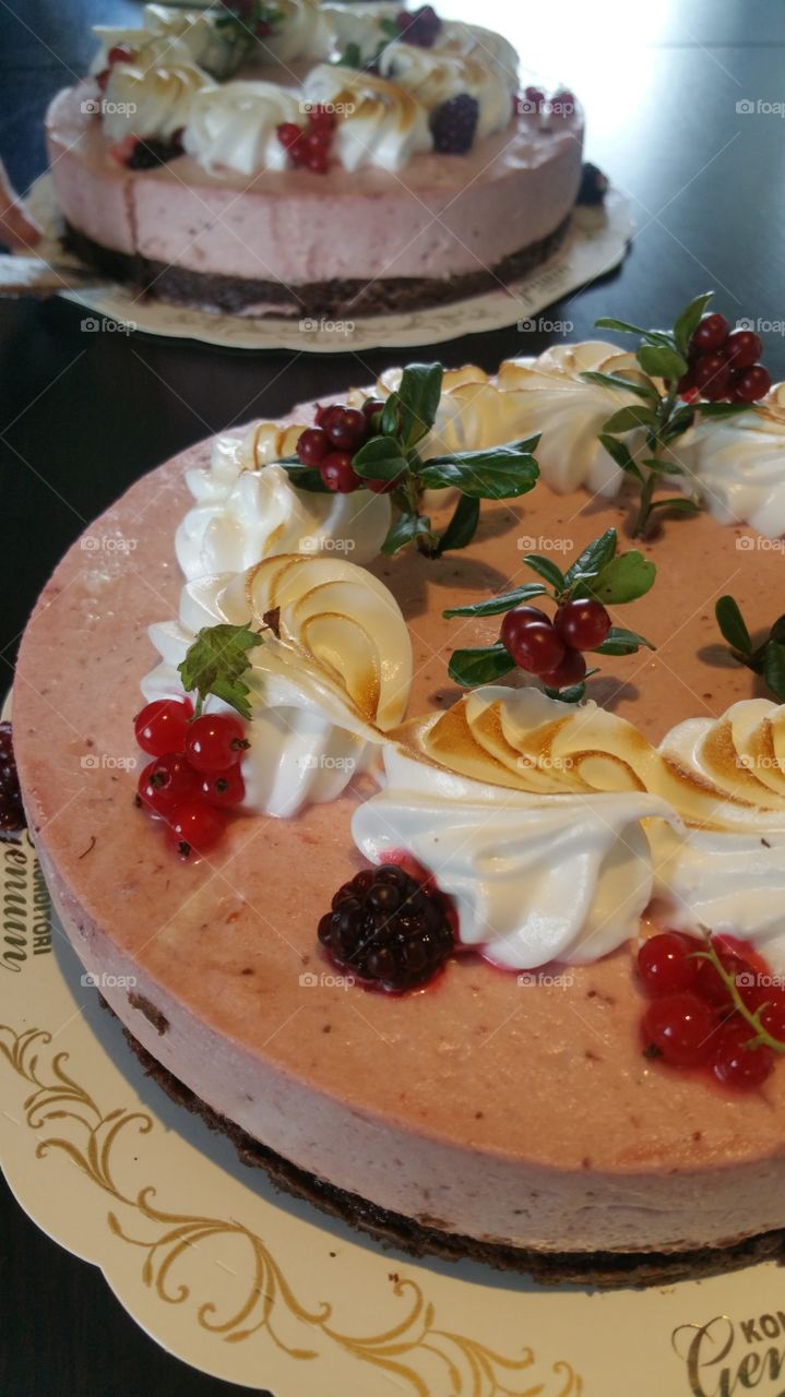 Lingonberry cake