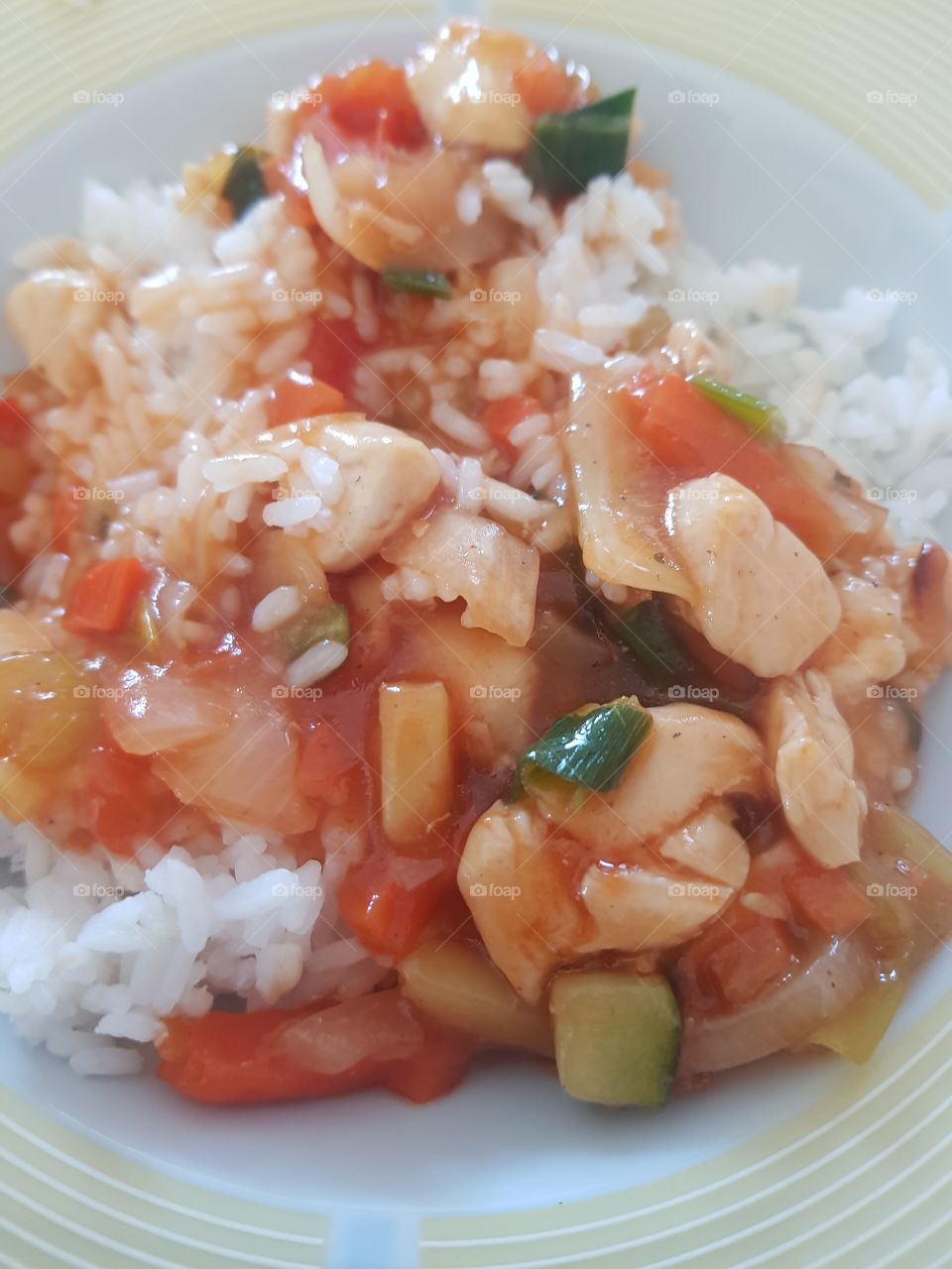 Chicken to Night  Hawaï, een rijstgerecht wat erg lekker smaakt en gezond is. avondmaaltijd.