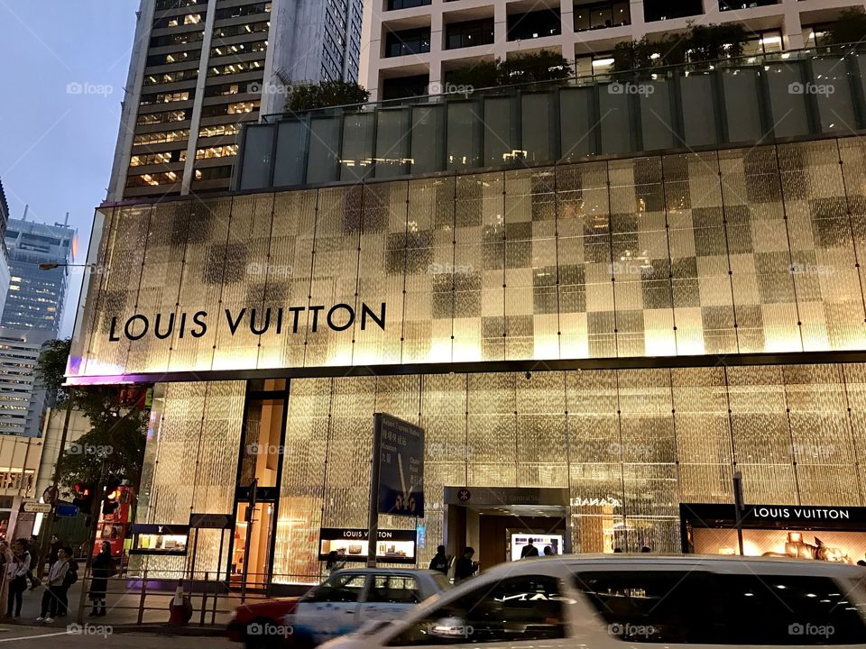Louis Vuitton 
