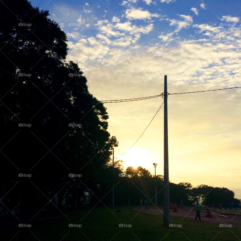 O amanhecer em Jundiaí na Pista de Atletismo do Complexo Esportivo do Bolão. Olhe o sol chegando’