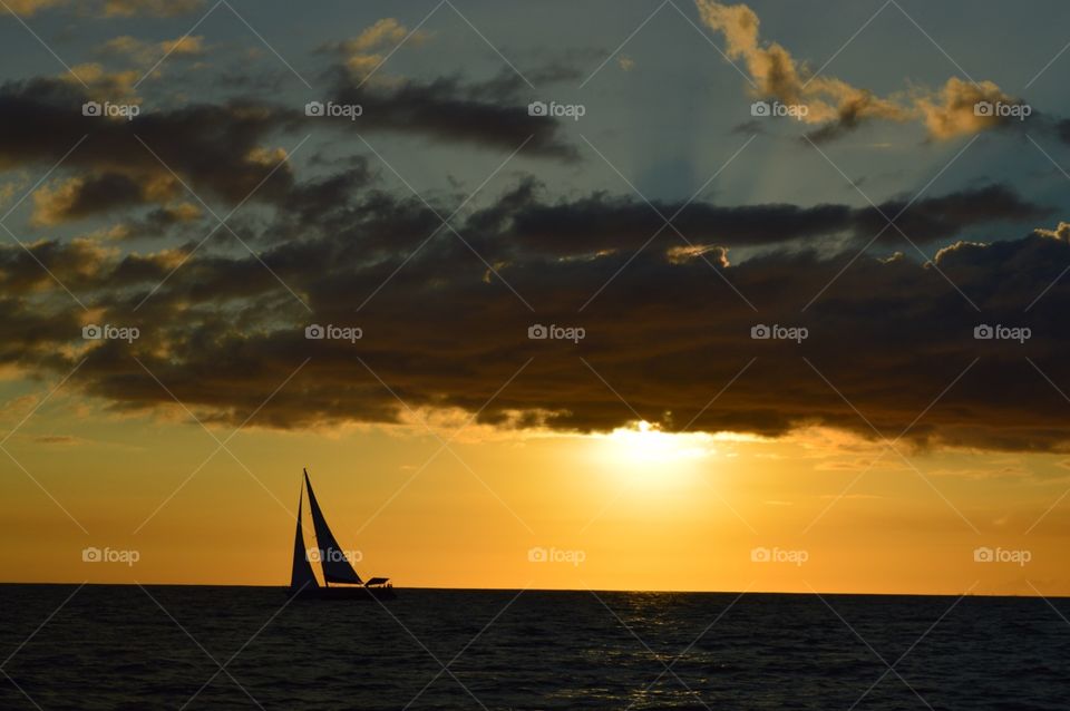 Setting sail for a Hawaiian sunset