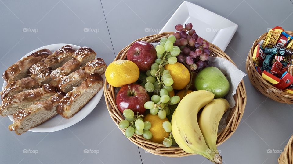 Cravings , cinnamon buns, fruit, candy - kanelbullar frukt godis mellanmål 