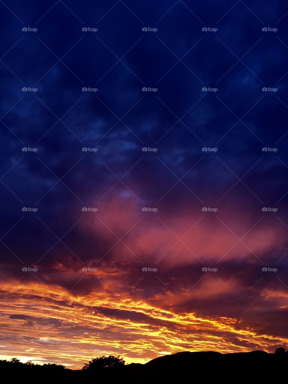 06h - Desperta, #Jundiaí!
Ótima 4a feira a todos. 
🌅
#sol
#sun
#sky
#céu
#nature
#manhã
#morning
#alvorada
#natureza
#horizonte
#fotografia
#paisagem
#amanhecer
#mobgraphia
#FotografeiEmJundiaí
#brazil_mobile