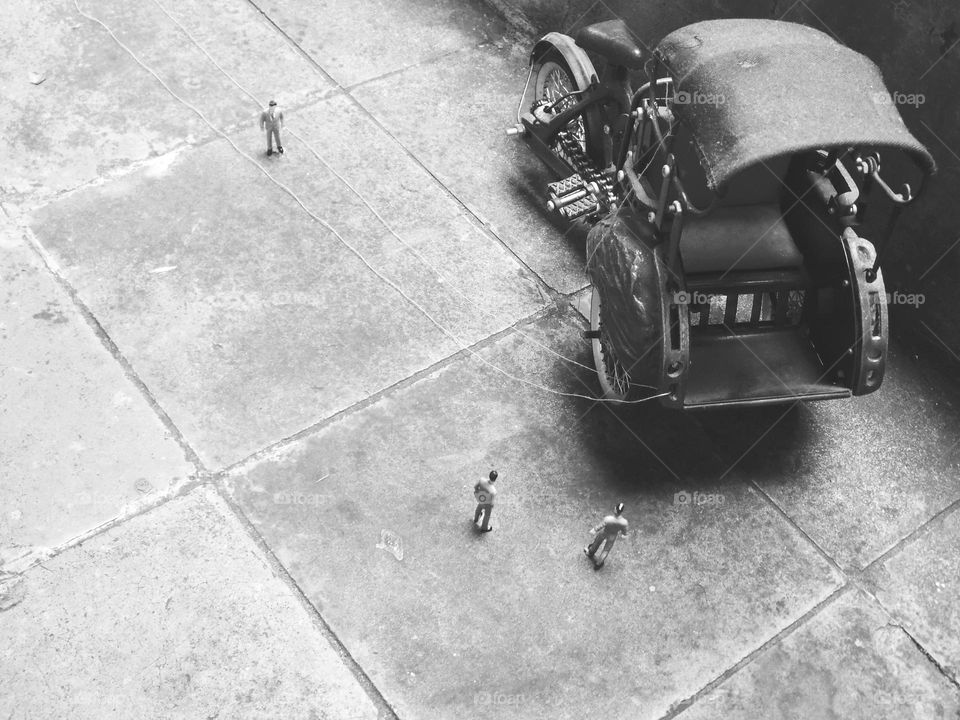 From the world of liliput, master giant's toy rickshaw theft plan