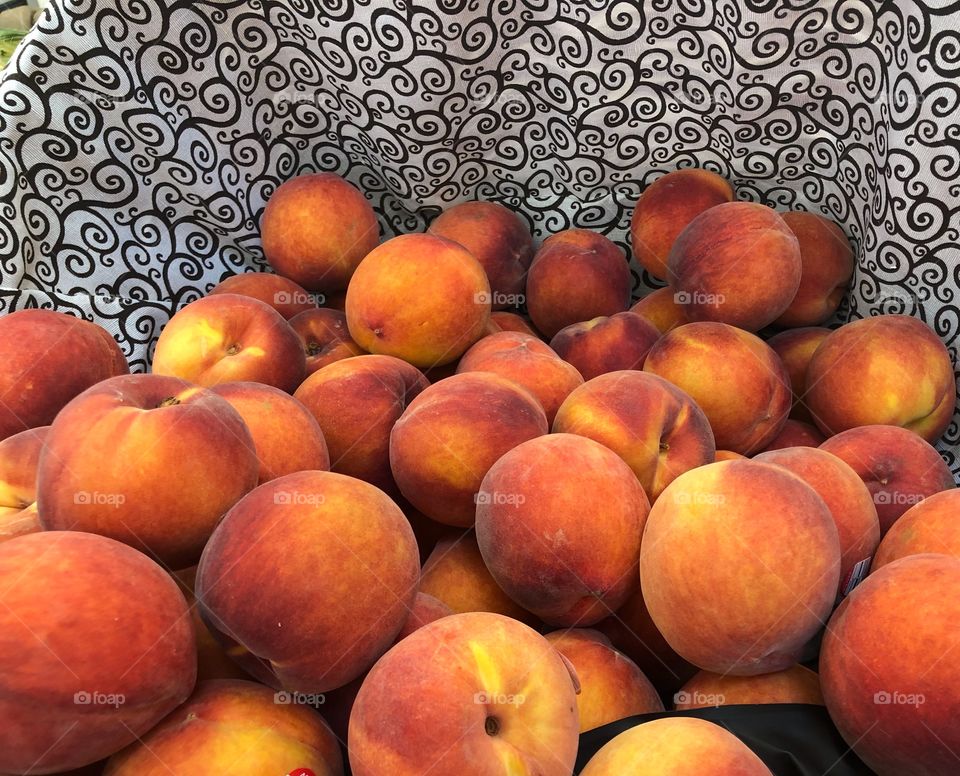 Fresh peaches 