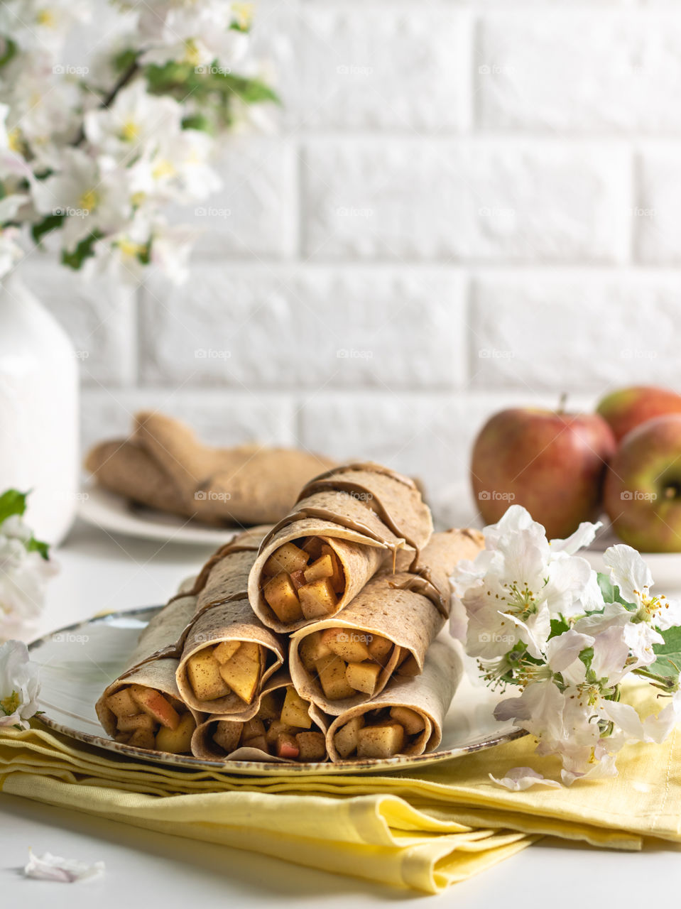 Crêpes filled with apples 