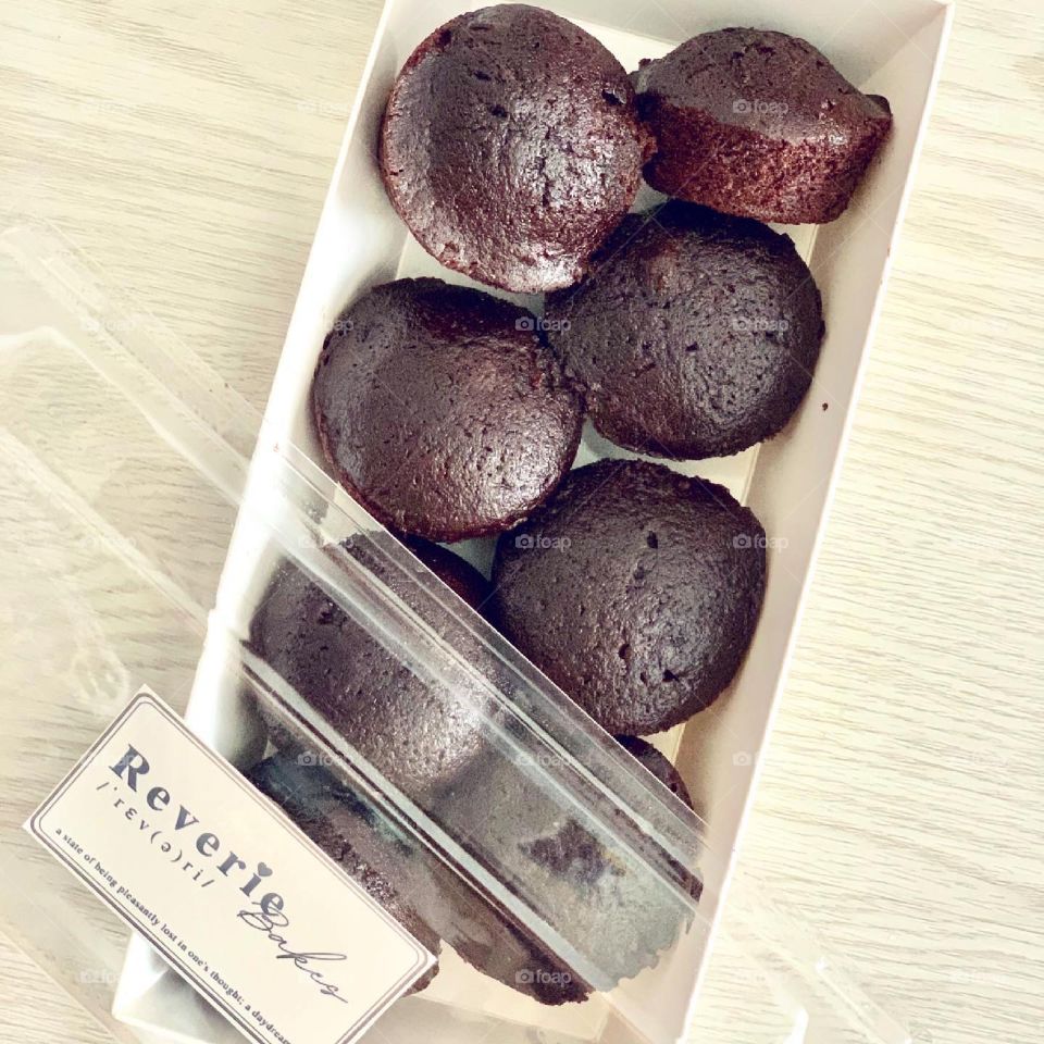 Mini chocolate ball cakes to cuddle with some cushions on road trip