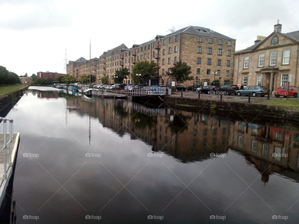 stunning spa location by the canal in Glasgow