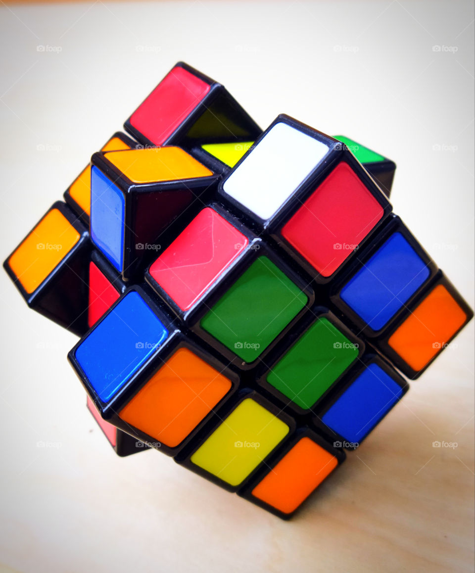 Unusual arrangement of Rubik's cube faces