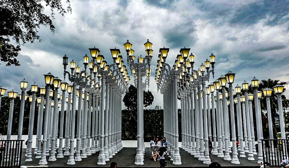 Pillars between the cloud