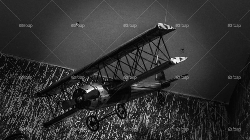 Decoração, replica de avião antigo.