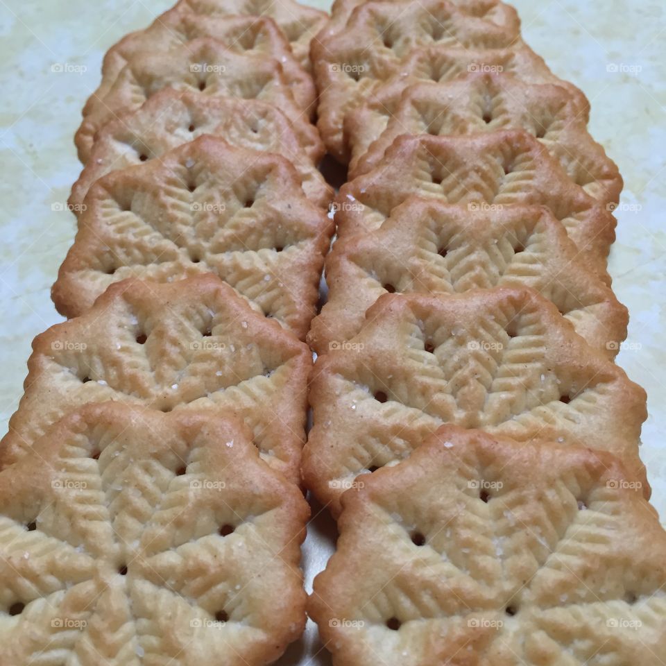 Snowflake crackers 