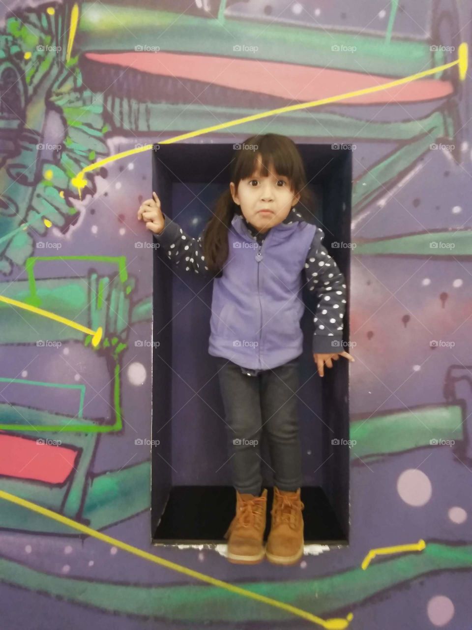 my 3 year old daughter Salomé Victoria playing in the Municipal Library of Santiago de Chile.  Although he still can't read, he loves libraries
🤓