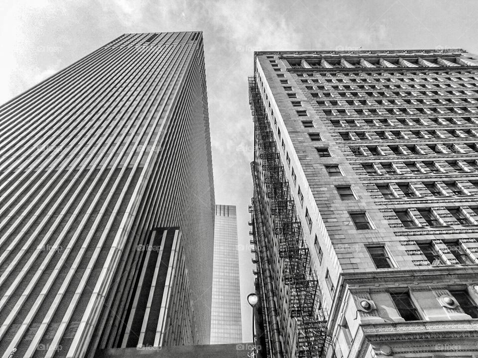 Black and white photo of several buildings in Chicago 