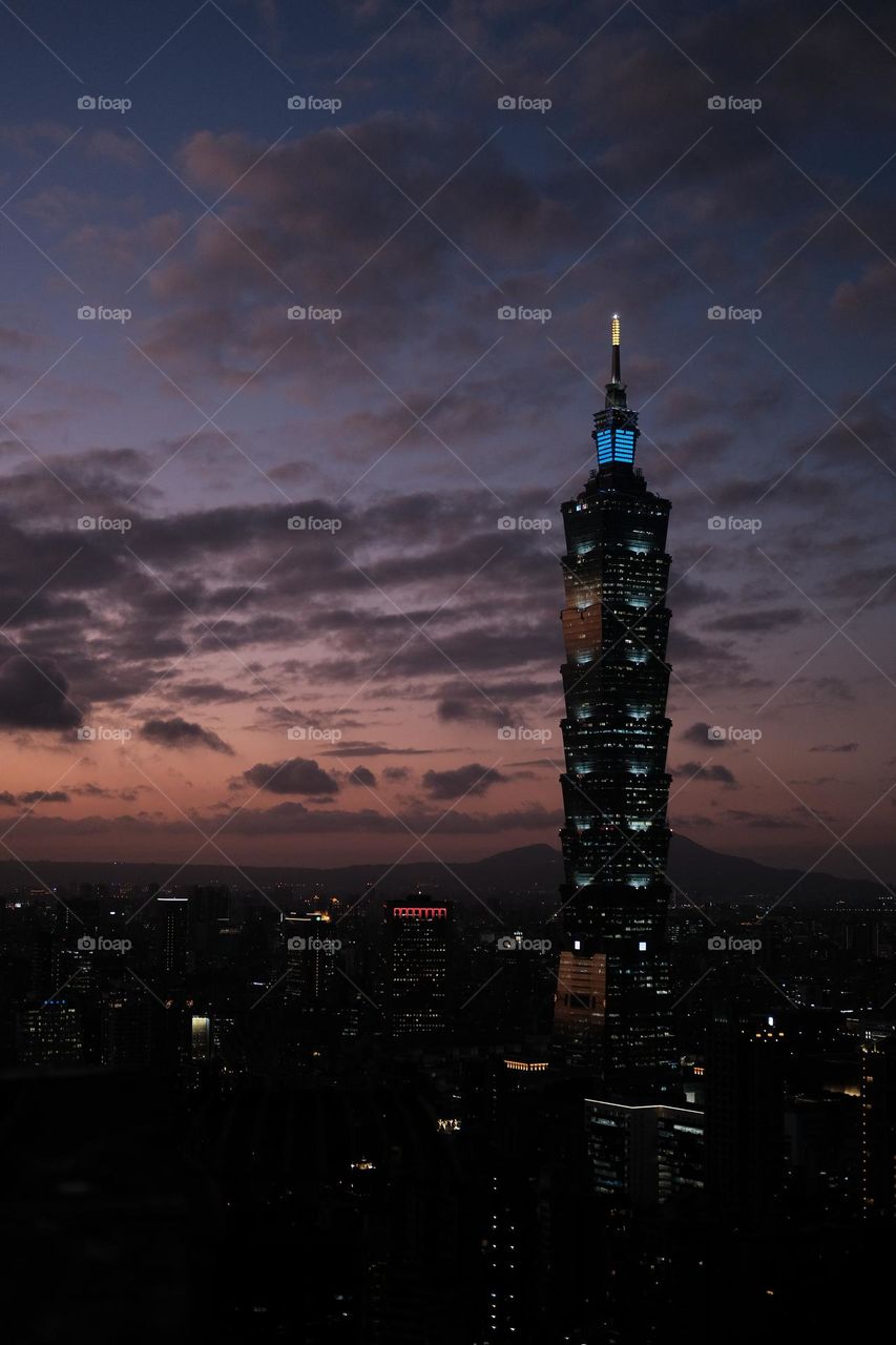 Sunset of Taipei 101 on Elephant Mountain