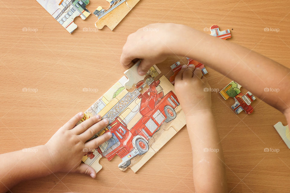 Children putting a puzzle together