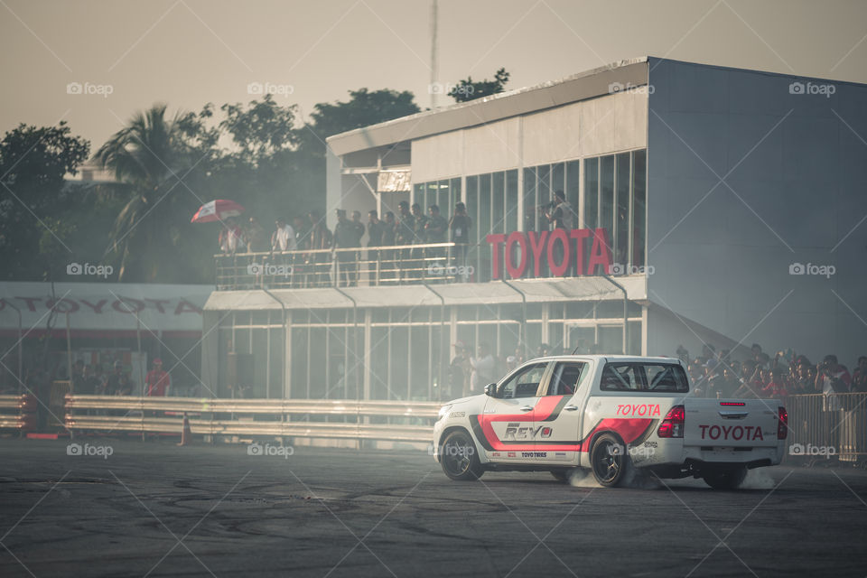 Toyota hilux revo drift show