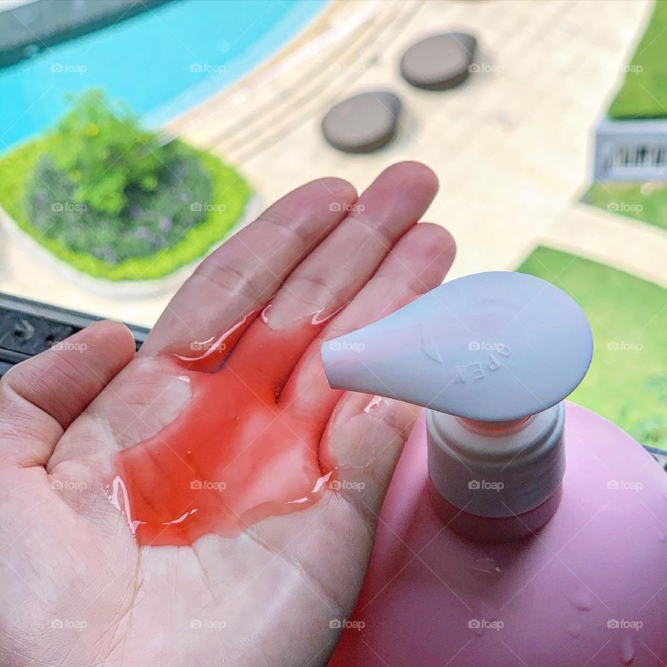 Ellure tomato invigorating shower gel for ladies 