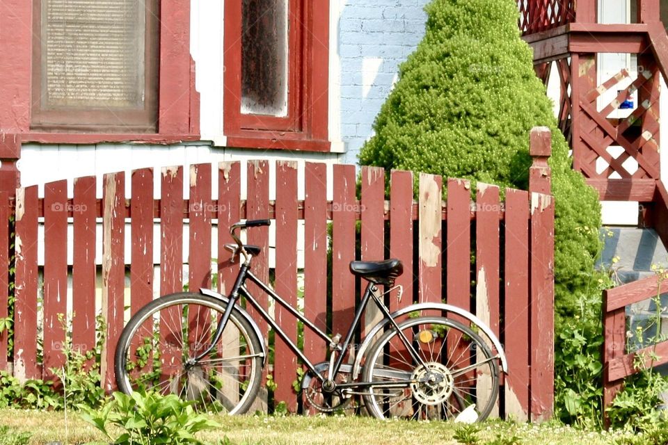 Old bicycle by an old house