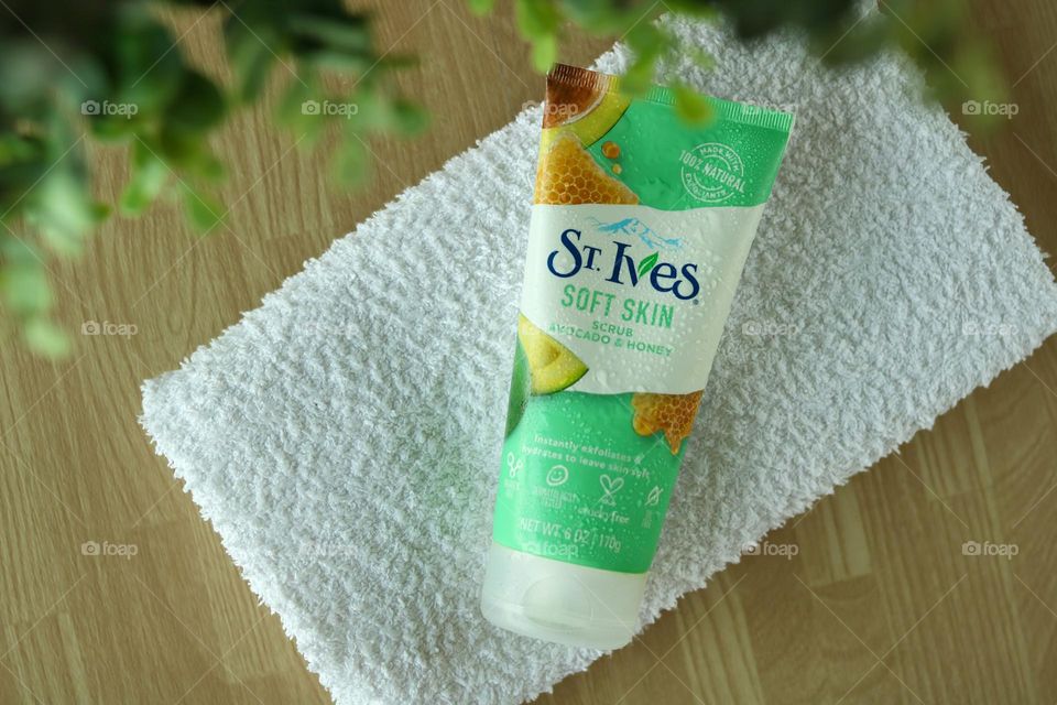 St.Ives Avocado and Honey Scrub