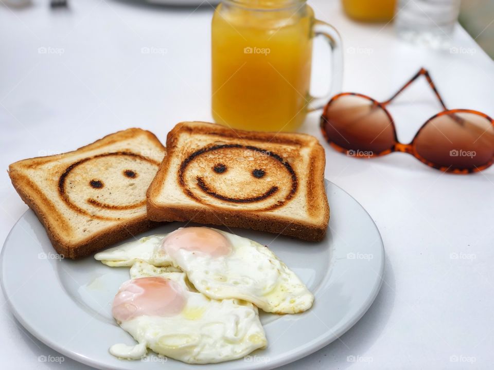 Happy eggs