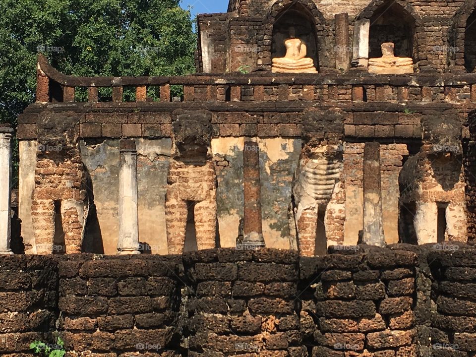 Wat chang lom elephant temple in Sukhothai, Thailand 