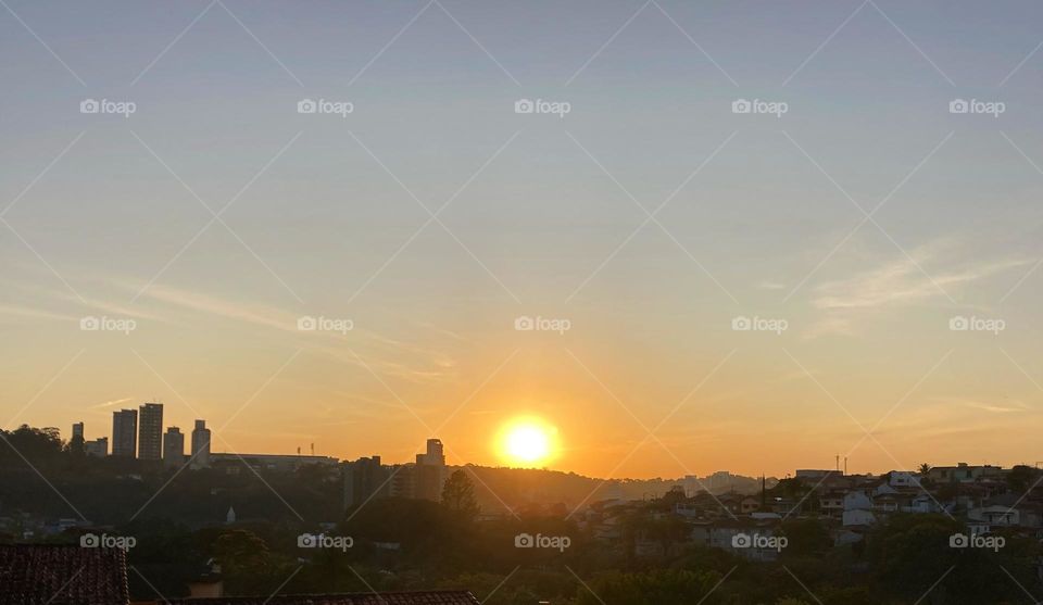 🇺🇸 And so was the 7am sun.  Radiate light and heat, friend!  Live nature and its beauty.  We are in Bragança Paulista, Brazil. / 🇧🇷E assim estava o sol das 7h. Irradie luz e calor, amigo! Viva a natureza e a sua beleza. Estamos em Bragança Paulista.