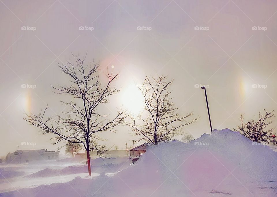 Halo around the sun in the winter