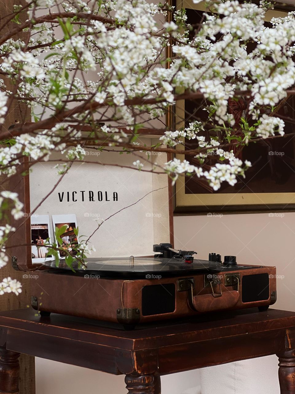 As a child, I was deep in the music sound come from the old gramophone. Today, I listen music from my laptop but the romantic feeling can not be the same.