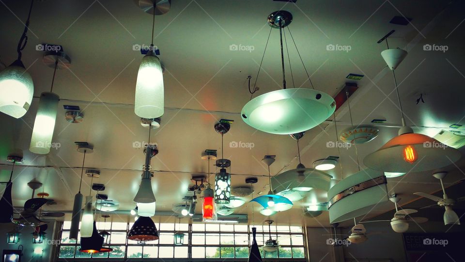 Arte e decorações, luminárias no teto.