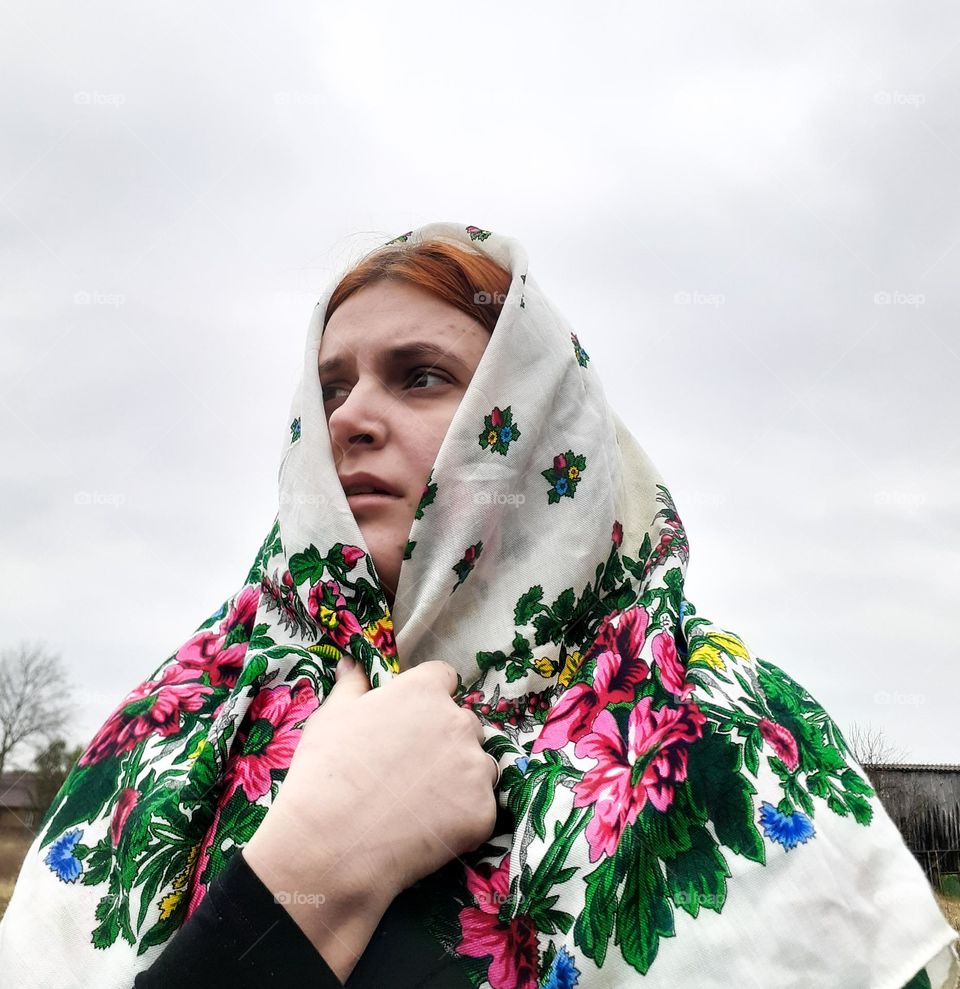 The reflection of war on the face of a Ukrainian girl