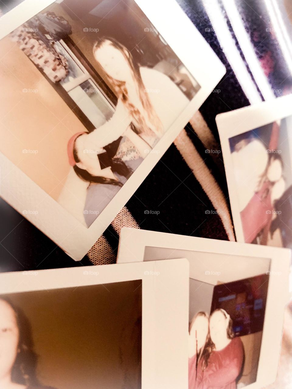 Polaroïd Photo Family Memories Gathered Together On Mother’s Laps.