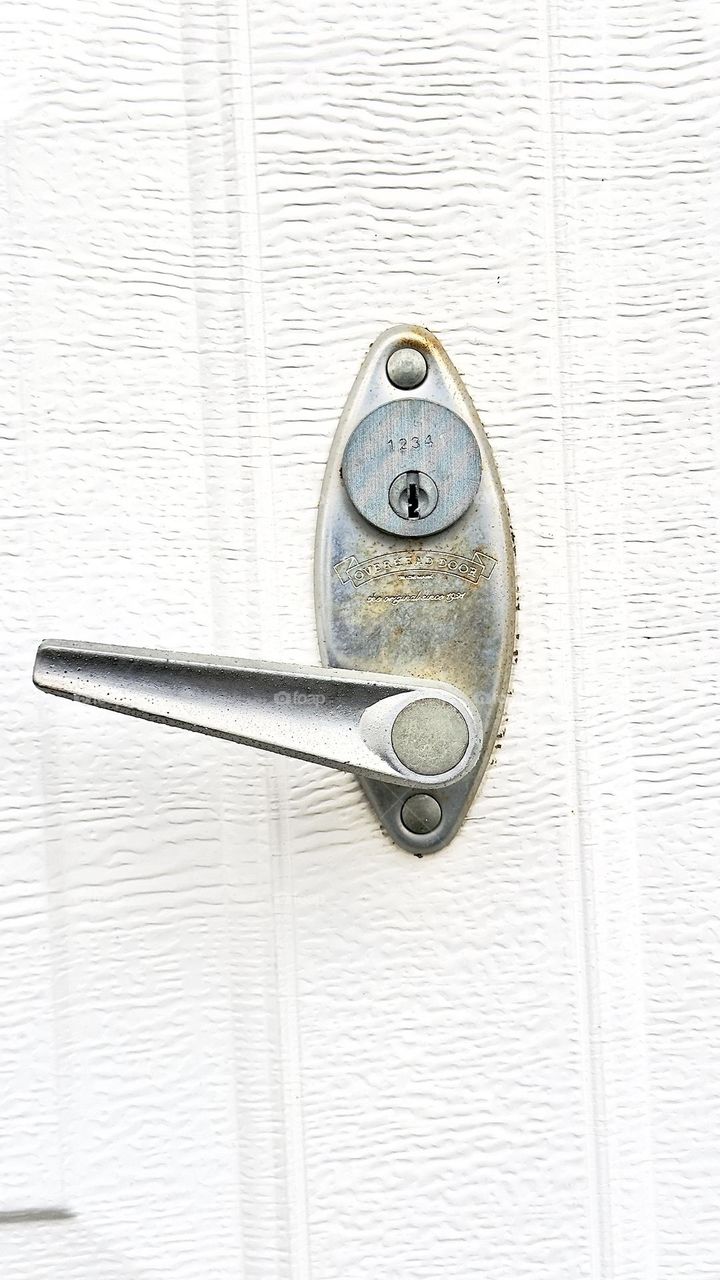 A garage door knob.