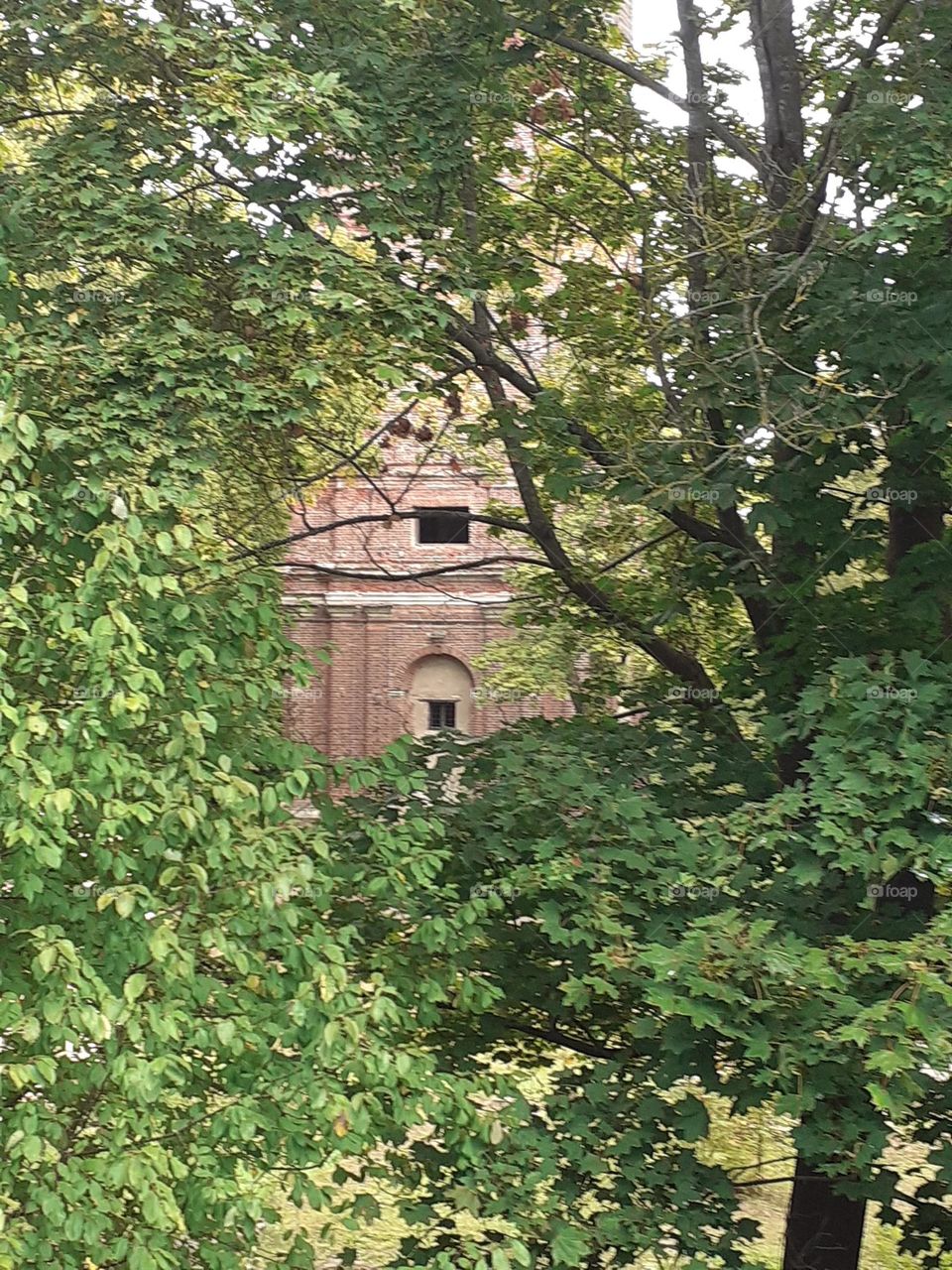 Разрушенная церковь в крепости