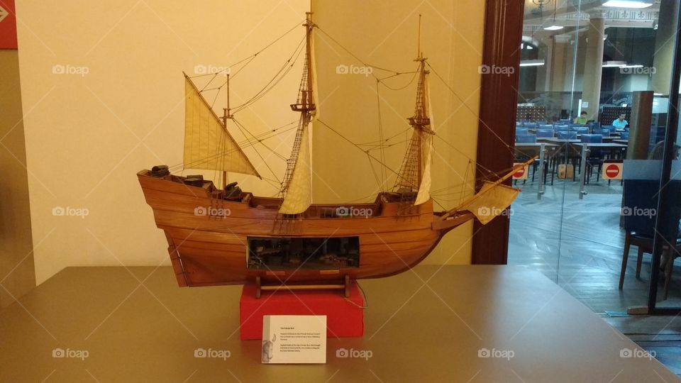 Nau Príncipe Real
Stylized model of the ship, Principe Real, that brought Don João to Brazil with the core of what is today the Brazilian National Library.