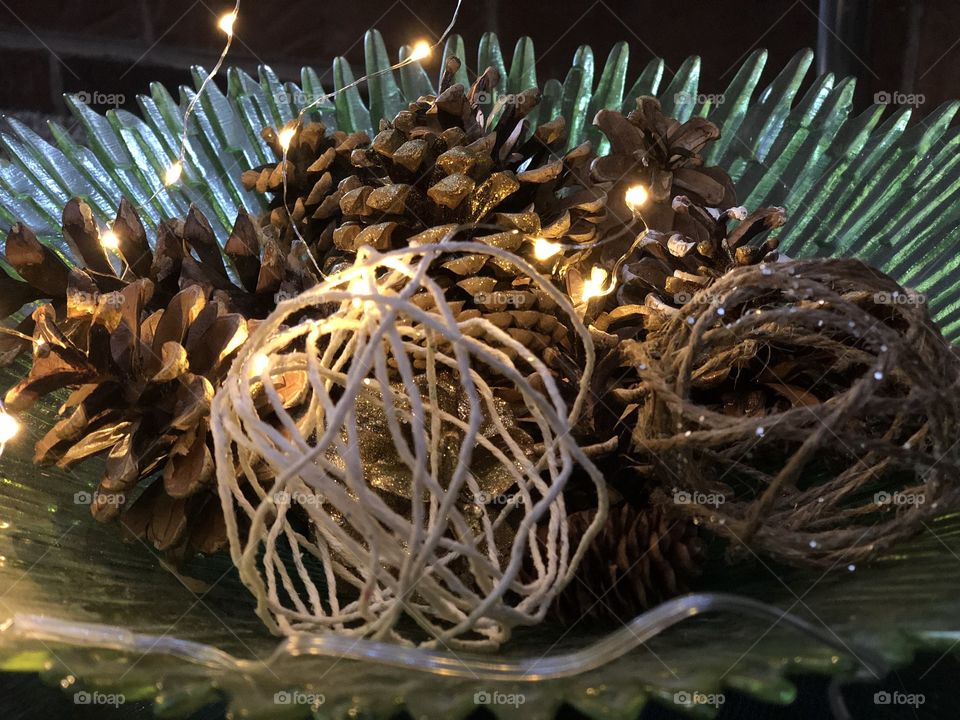 Diy pine cones and yarn balls with tinkle lights 