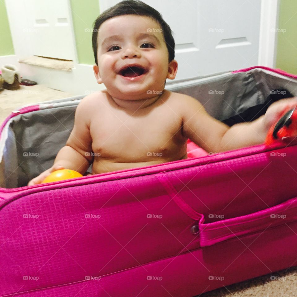 Baby wants to travel in suitC