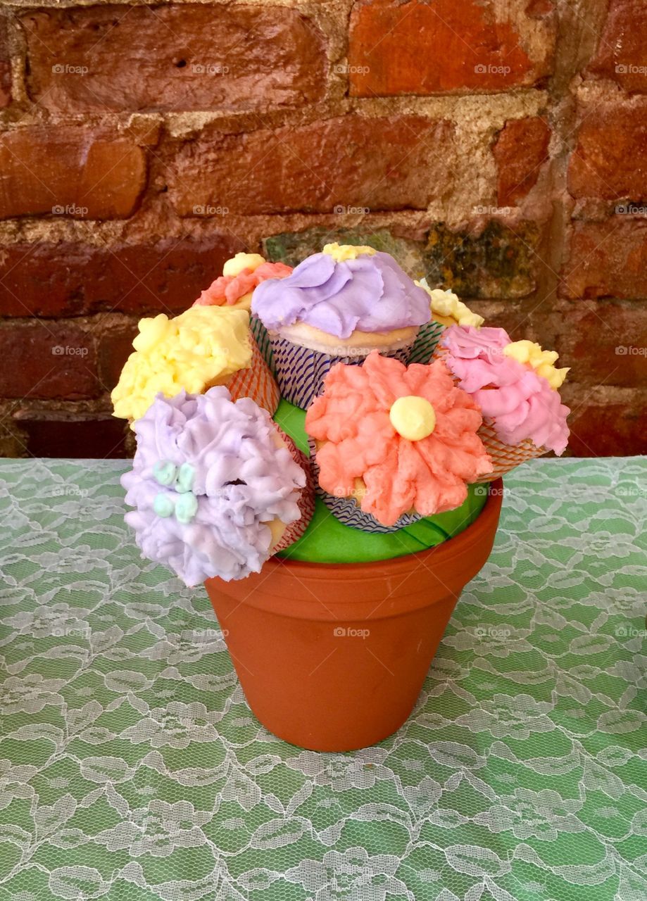 Flower pot of cupcakes 